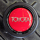 ” MOMO TOYOTA HORN BUTTON ”/